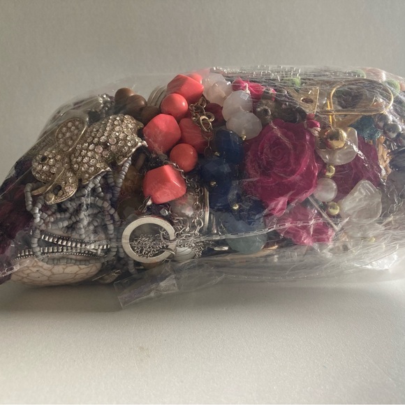 3lb+Mixed Costume crafters Jewelry Lot -  modern vintage - Picture 9 of 9